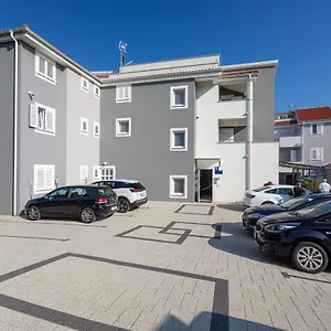 Crnekovic Tomislava 8a Apartament